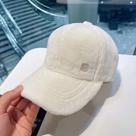 boutique Other - Off white Faux fur baseball hat